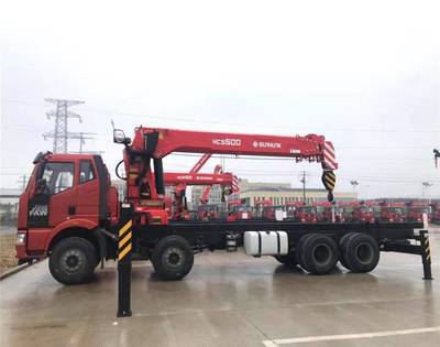解放、徐工與宏昌天馬 20噸隨車吊的綜合對(duì)比與市場分析